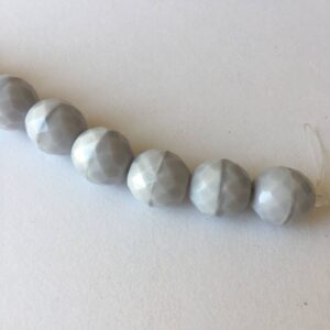 Gray faceted Round 13 mm beads - Image 3